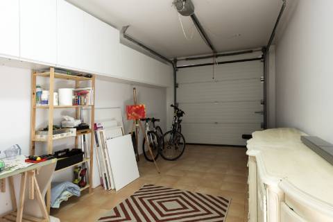 Moradia T4 com piscina e jardim - CONTRATO DE ARRENDAMENTO ANUAL