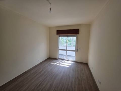Apartamento T2 - Loulé, arrendamento anual