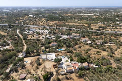 Moradia V1+1 - Santa barbara de Nexe