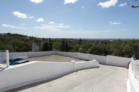 Moradia V1+1 - Santa barbara de Nexe