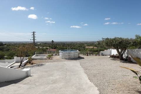 Moradia V1+1 - Santa barbara de Nexe