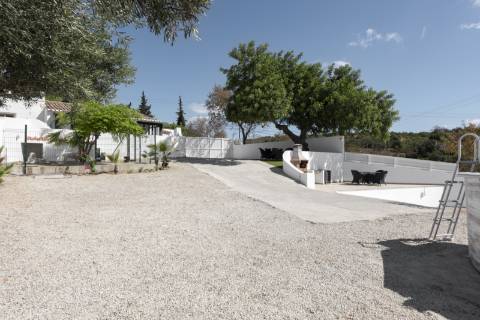 Moradia V1+1 - Santa barbara de Nexe