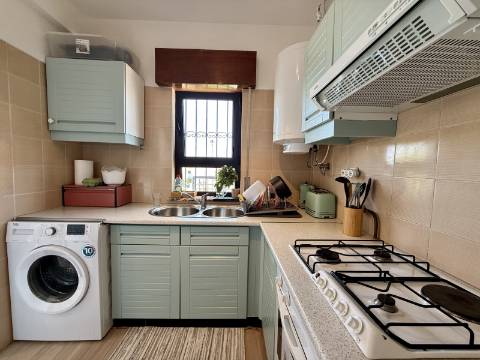 Para Alugar - Apartamento T2, Condomínio com Piscina, Guia