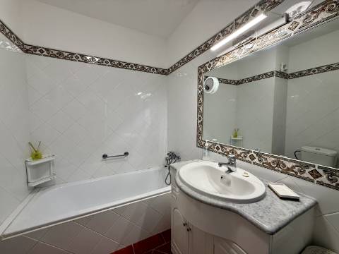 Para Alugar - Apartamento T2, Condomínio com Piscina, Guia