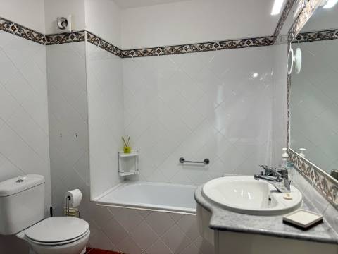 Para Alugar - Apartamento T2, Condomínio com Piscina, Guia