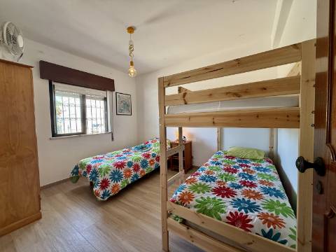 Para Alugar - Apartamento T2, Condomínio com Piscina, Guia