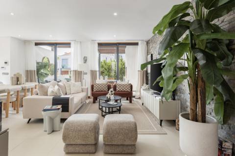 Luxuosa moradia geminada duplex com piscina privada em Vale do Lobo