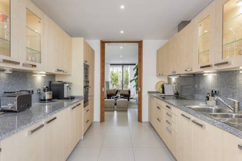 Luxuosa moradia geminada duplex com piscina privada em Vale do Lobo