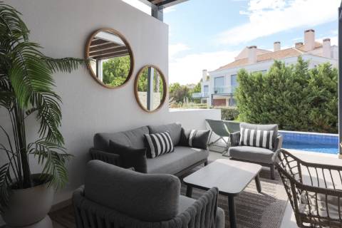 Luxuosa moradia geminada duplex com piscina privada em Vale do Lobo