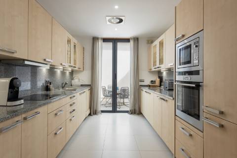 Luxuosa moradia geminada duplex com piscina privada em Vale do Lobo