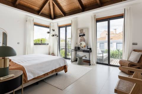 Luxuosa moradia geminada duplex com piscina privada em Vale do Lobo