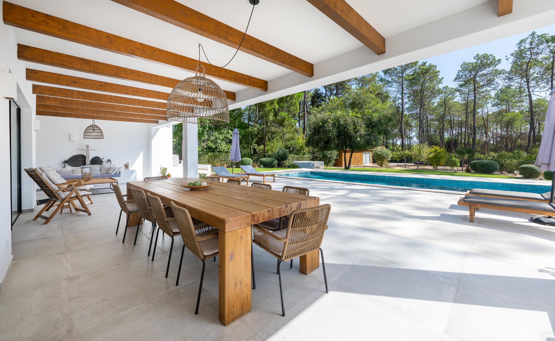 Deslumbrante Moradia Contemporânea com Grande Jardim e Piscina - Vilamoura