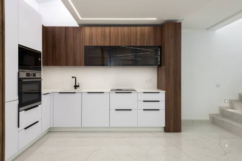 Fantástica Moradia T3 Renovada - A Apenas Minutos da Praia e Praça, Vale do Lobo