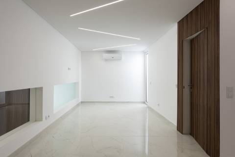 Fantástica Moradia T3 Renovada - A Apenas Minutos da Praia e Praça, Vale do Lobo