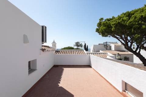 Fantástica Moradia T3 Renovada - A Apenas Minutos da Praia e Praça, Vale do Lobo