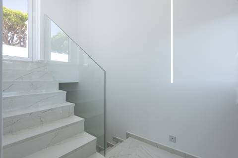 Fantástica Moradia T3 Renovada - A Apenas Minutos da Praia e Praça, Vale do Lobo