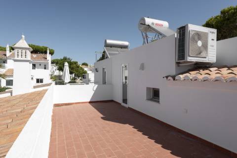 Fantástica Moradia T3 Renovada - A Apenas Minutos da Praia e Praça, Vale do Lobo