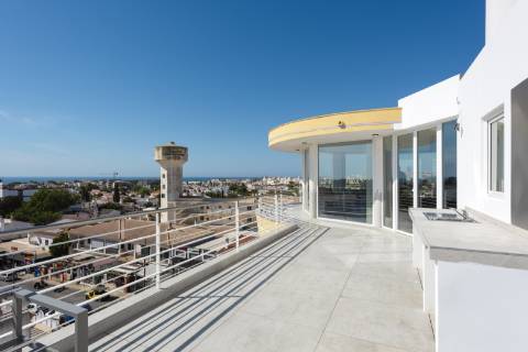 Penthouse T2+1 em Albufeira com vista panorâmica para o mar