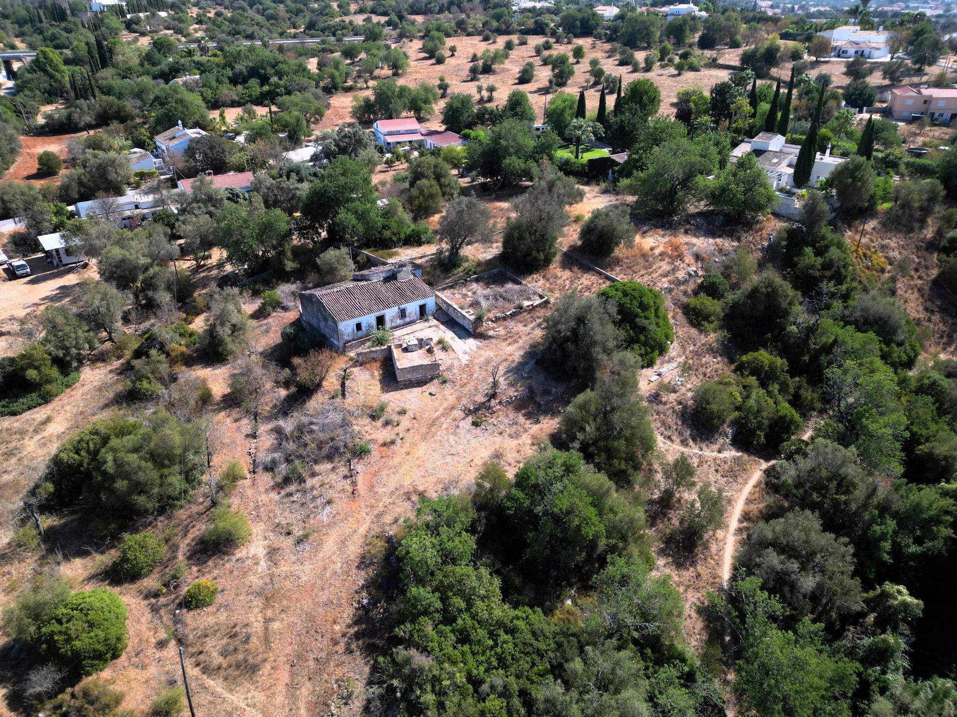 Terreno com ruína - Loulé