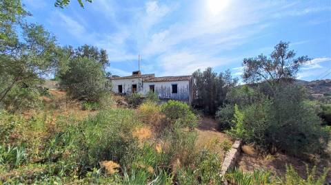 Terreno com ruína - Loulé