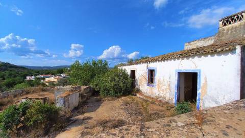 Terreno com ruína - Loulé