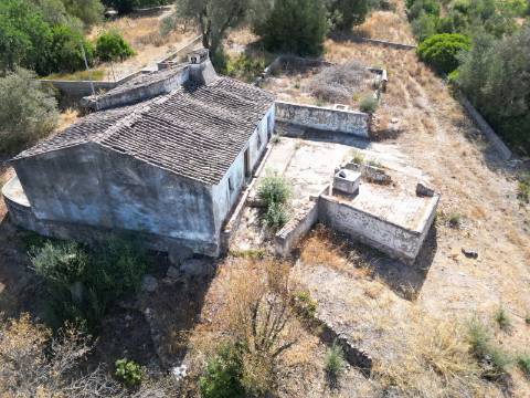 Terreno com ruína - Loulé