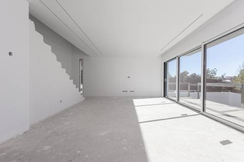 Moradia Contemporânea em fase final de construção - Loulé