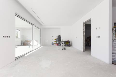 Moradia Contemporânea em fase final de construção - Loulé