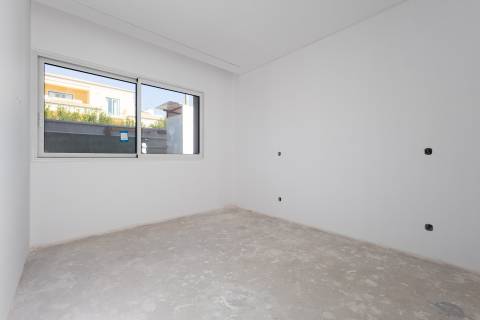 Moradia Contemporânea em fase final de construção - Loulé