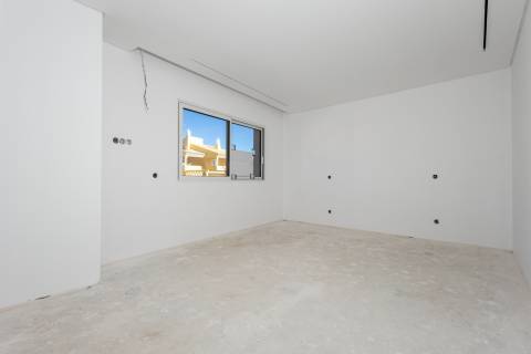 Moradia Contemporânea em fase final de construção - Loulé