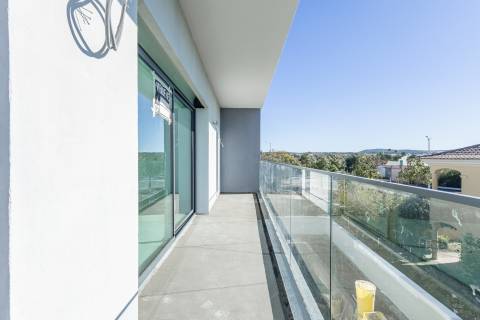 Moradia Contemporânea em fase final de construção - Loulé