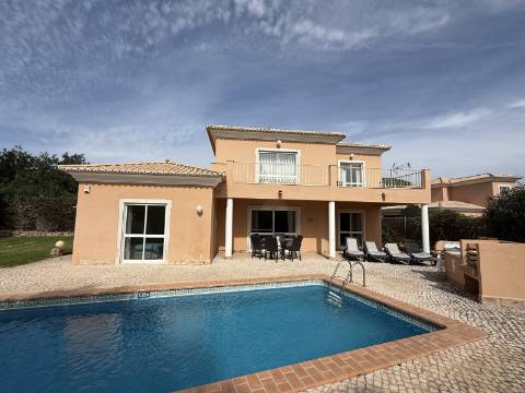 Moradia V4 - Almancil, arrendamento anual