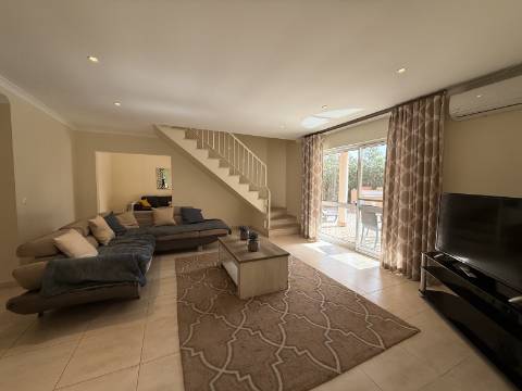 Moradia V4 - Almancil, arrendamento anual