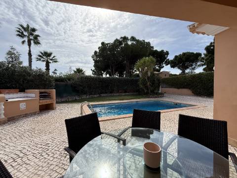 Moradia V4 - Almancil, arrendamento anual