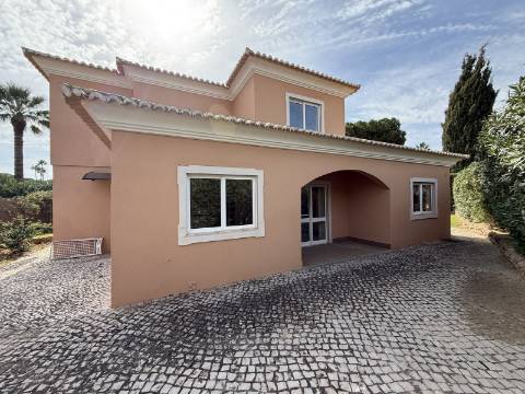 Moradia V4 - Almancil, arrendamento anual