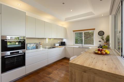 Elegante Moradia T4 com Piscina Privada e Jardim no The Crest, Almancil