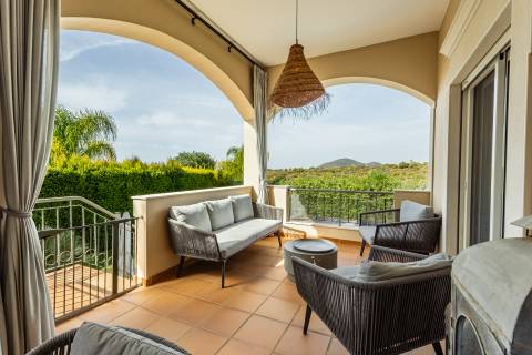 Elegante Moradia T4 com Piscina Privada e Jardim no The Crest, Almancil