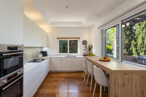 Elegante Moradia T4 com Piscina Privada e Jardim no The Crest, Almancil