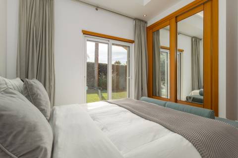 Elegante Moradia T4 com Piscina Privada e Jardim no The Crest, Almancil