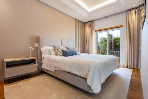 Elegante Moradia T4 com Piscina Privada e Jardim no The Crest, Almancil