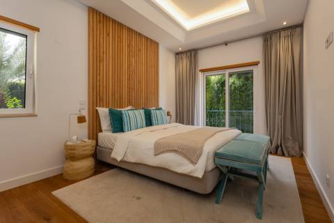 Elegante Moradia T4 com Piscina Privada e Jardim no The Crest, Almancil