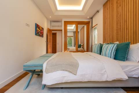 Elegante Moradia T4 com Piscina Privada e Jardim no The Crest, Almancil