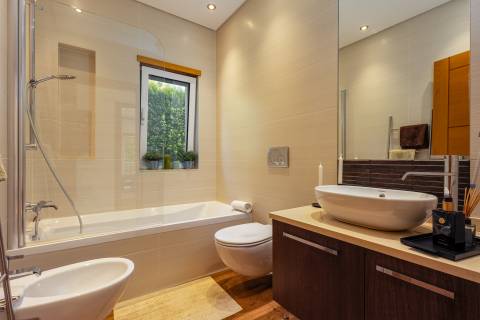 Elegante Moradia T4 com Piscina Privada e Jardim no The Crest, Almancil