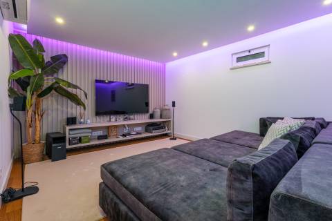 Elegante Moradia T4 com Piscina Privada e Jardim no The Crest, Almancil