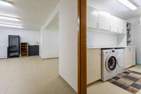 Elegante Moradia T4 com Piscina Privada e Jardim no The Crest, Almancil