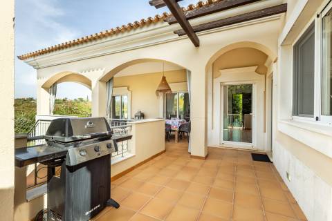 Elegante Moradia T4 com Piscina Privada e Jardim no The Crest, Almancil