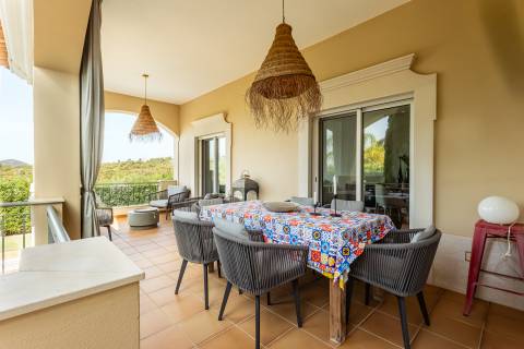 Elegante Moradia T4 com Piscina Privada e Jardim no The Crest, Almancil