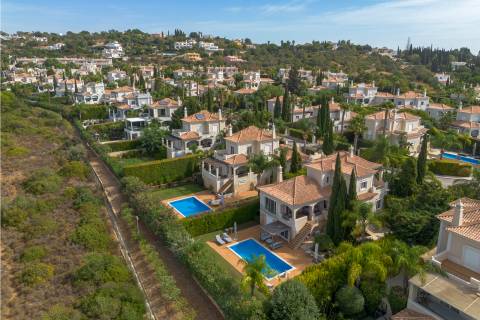 Elegante Moradia T4 com Piscina Privada e Jardim no The Crest, Almancil