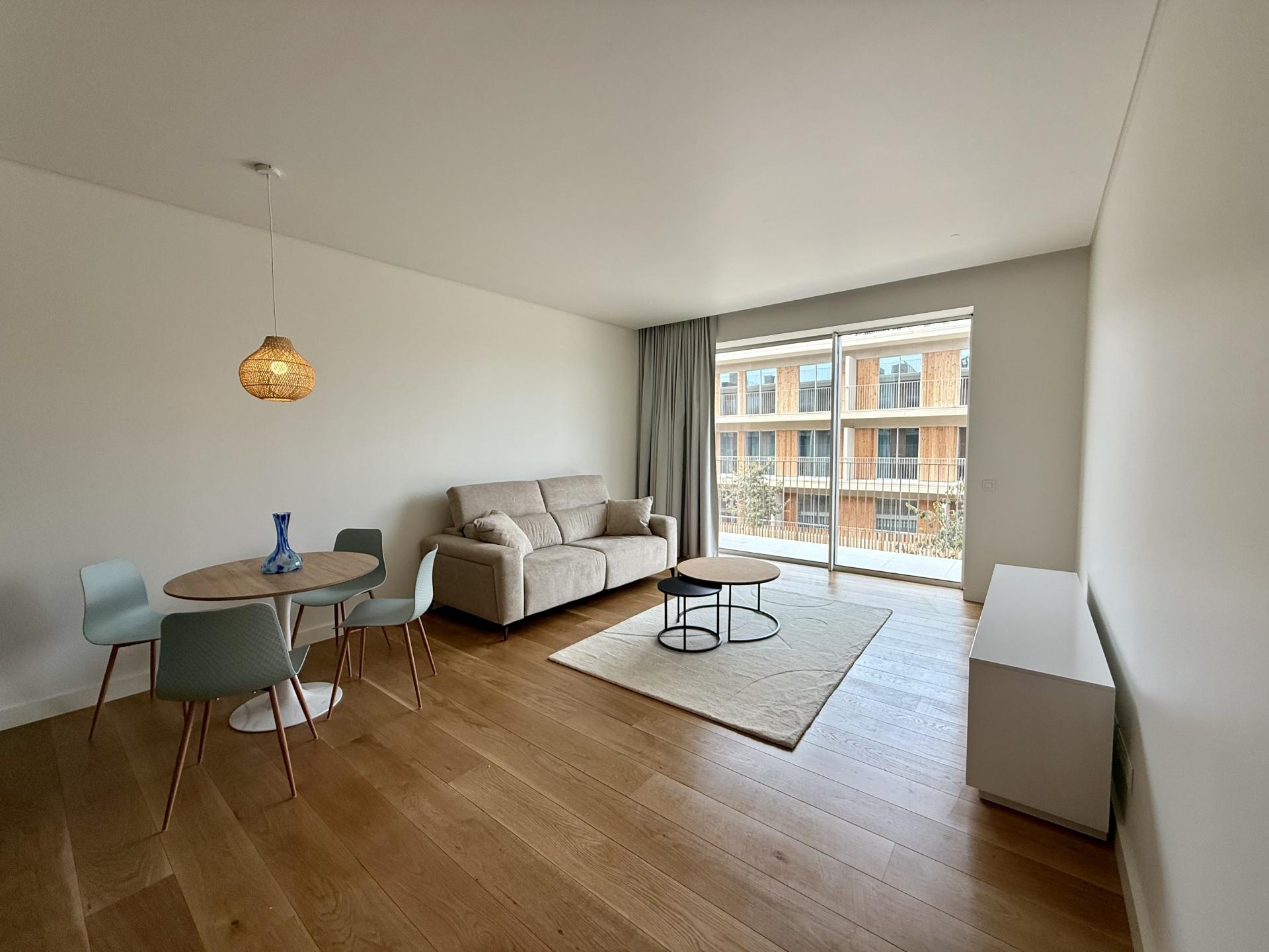 Arrendamento anual : Apartamento T2 em condomínio de prestígio - Quarteira
