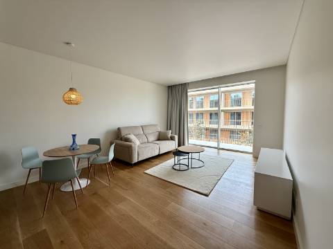 Arrendamento anual : Apartamento T2 em condomínio de prestígio - Quarteira